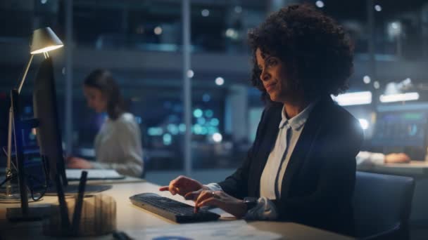 Business Manager Working in Office Evening — Stock Video