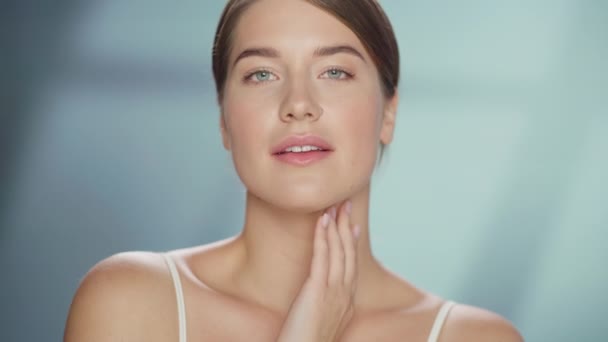 Primer plano caucásico belleza modelo — Vídeo de stock