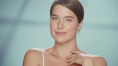 Kafkas Güzellik Modelini Kapat