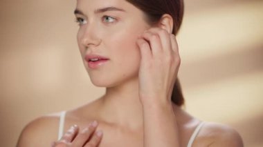 Kafkas Güzellik Modelini Kapat