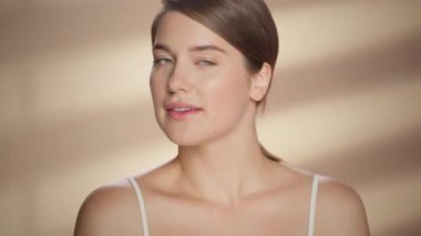 Kafkas Güzellik Modelini Kapat