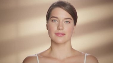 Kafkas Güzellik Modelini Kapat