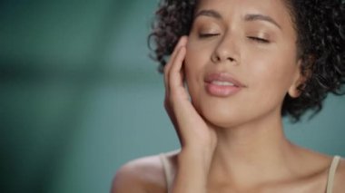 Siyah Güzellik Portresini Kapat