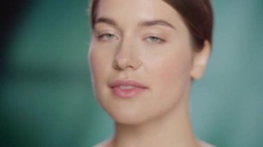 Kafkas Güzellik Modelini Kapat