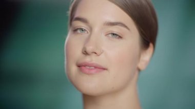 Kafkas Güzellik Modelini Kapat