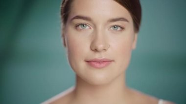 Kafkas Güzellik Modelini Kapat