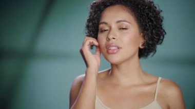 Siyah Güzellik Portresini Kapat