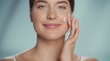 Kafkas Güzellik Modeli Cilt Bakımı