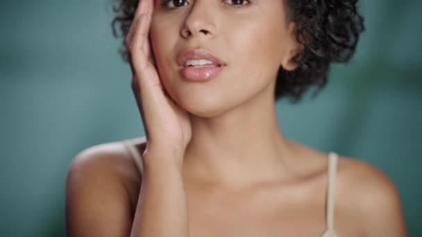 Close Up Black Beauty Modelo Retrato — Vídeo de Stock