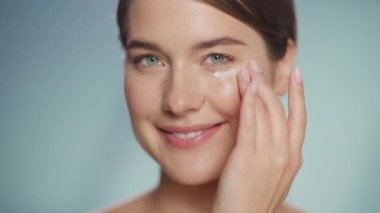 Kafkas Güzellik Modeli Cilt Bakımı