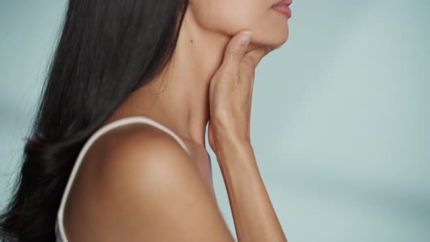 Nahaufnahme asiatisches Schönheitsmodell Hautpflege-Konzept — Stockvideo