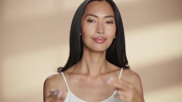 Close Up asiatico bellezza modello skincare concetto — Video Stock