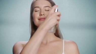 Kafkas Güzellik Modelini Kapat