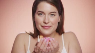 Kafkas Güzellik Modelini Kapat