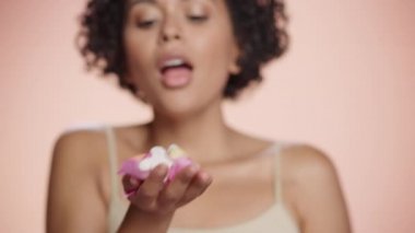 Siyah Güzellik Portresini Kapat