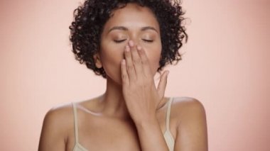 Siyah Güzellik Portresini Kapat