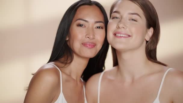 Two Diverse Models Beauty Shoot — Stock Video