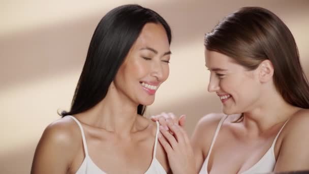 Two Diverse Models Beauty Shoot — Stock video