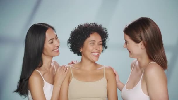 Tres Diversos Modelos Beauty Shoot — Vídeo de stock