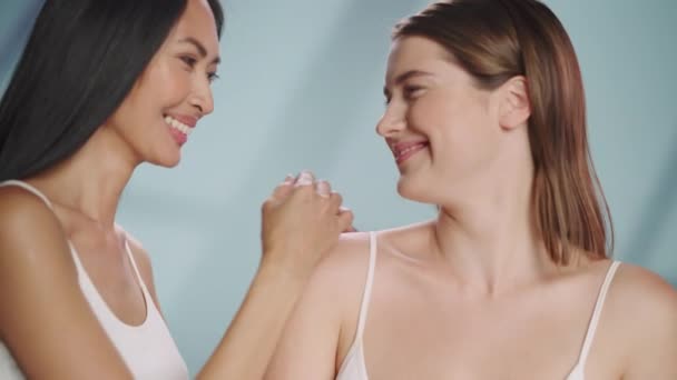 Tres Diversos Modelos Beauty Shoot — Vídeos de Stock