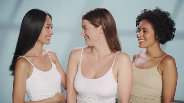 Três modelos diversos Beauty Shoot — Vídeo de Stock