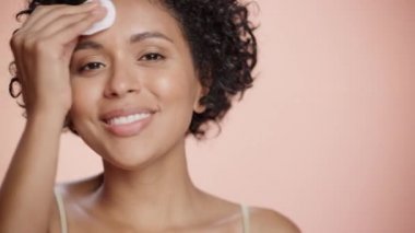 Siyah Güzellik Portresini Kapat