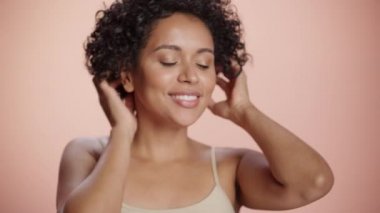 Siyah Güzellik Portresini Kapat