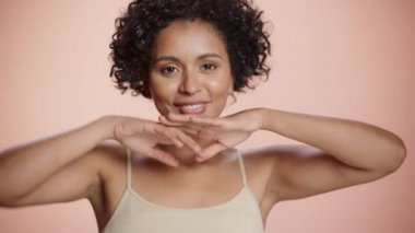 Siyah Güzellik Portresini Kapat