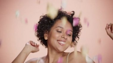 Siyah Güzellik Portresini Kapat