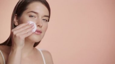 Kafkas Güzellik Modelini Kapat
