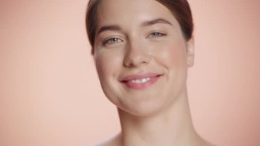 Kafkas Güzellik Modelini Kapat