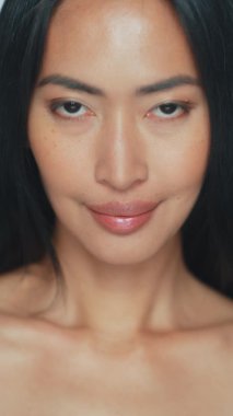 Dikey Ekran Portresi Kadını