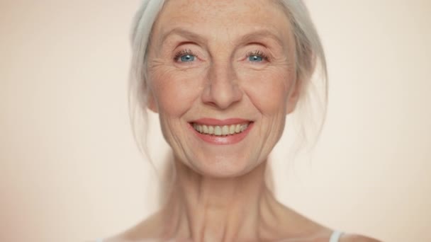 Senior Caucasien Femme Beauté Portrait — Video