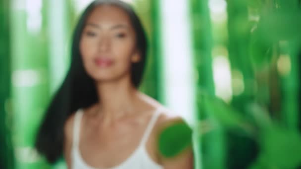 アジアの女性の肖像｜自然 — ストック動画
