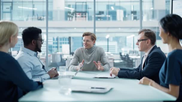 Zakelijke bijeenkomst in Office Conference Room — Stockvideo