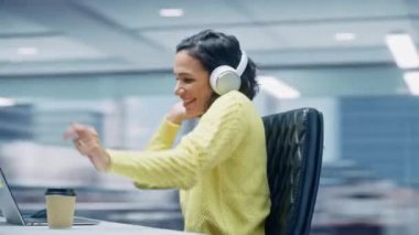 360 Degree Office Businesswoman Computer