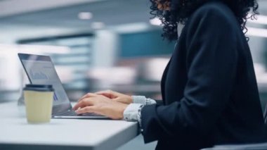 360 Degree Office Businesswoman Computer