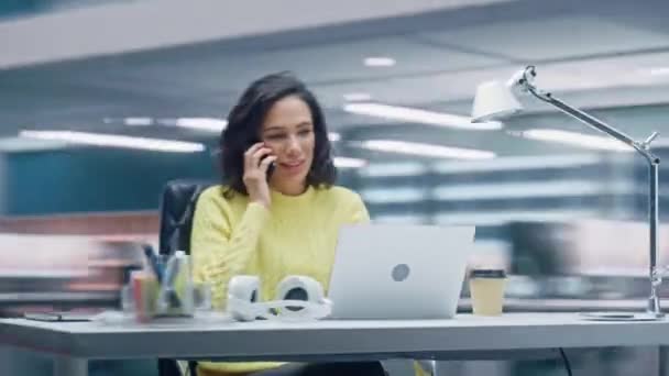 360 Degree Office Businesswoman Computer — стоковое видео