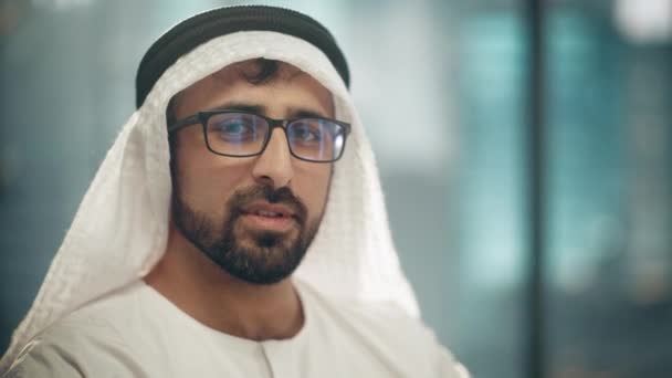 Saudi Emirati Arab Businessman Portrait — Stok video