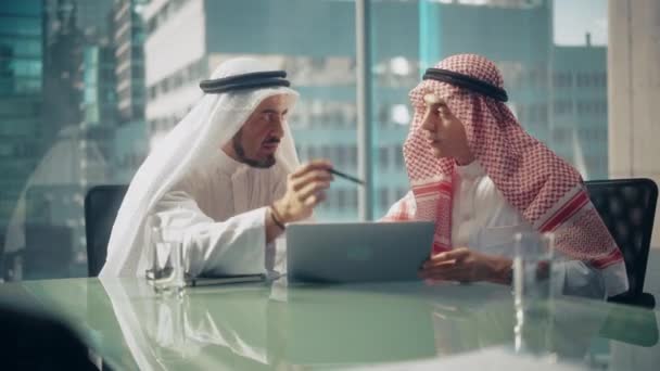 Saudi Emirati Arab Businessmen Meeting — Vídeo de Stock