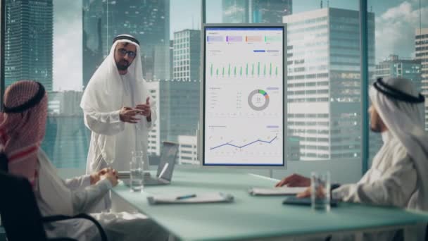 Saudi Emirati Arab Business Manager Giving Presentation in Office — Stockvideo