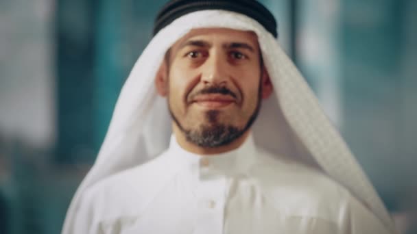 Saudi Emirati Arab Businessman Portrait — Stock video