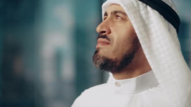 Saudi Emirati Arab Businessman Portrait — Vídeo de Stock