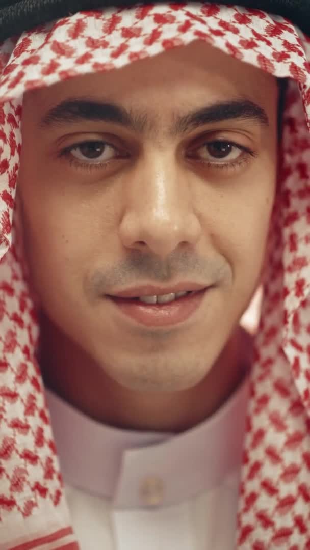 Vertical Portrait Saudi Emirati Arab Businessman — Stok video
