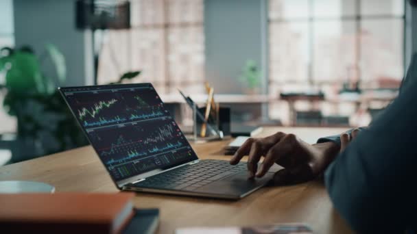 Stock Market Analyst Uses Computer at Home — Video Stock