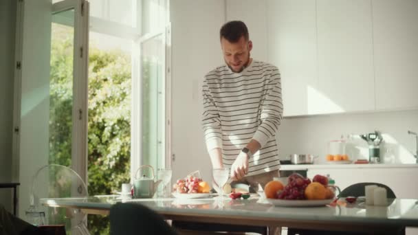 Gay Couple Home Kitchen — стоковое видео