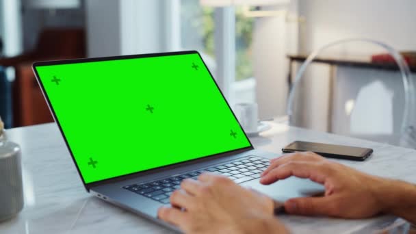 Πράσινο laptop οθόνη — Αρχείο Βίντεο