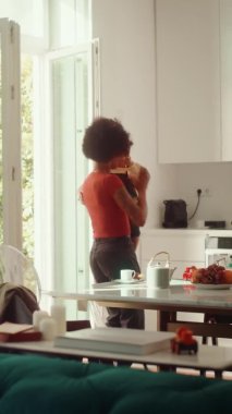 Vertical Screen Mother with Child