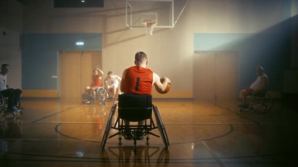 Гол в баскетбол на колясках — стоковое видео