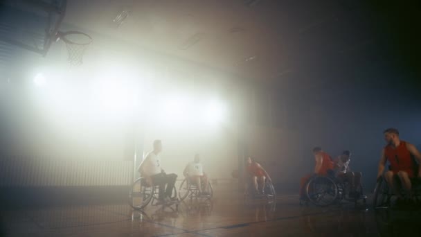 Jeu de basketball en fauteuil roulant — Video